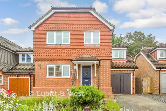 Richmond Way, East Grinstead, RH19, photo 1