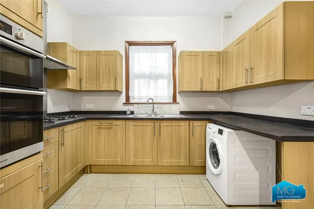 Avenue Road, London, N14, photo 2