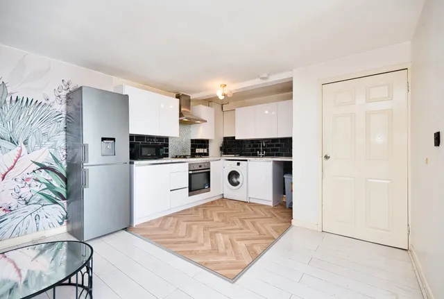 Castle Road, Barking, RM9, photo 1
