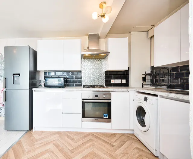 Castle Road, Barking, RM9, photo 2