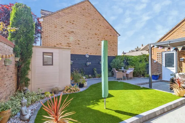 Photo 2 — Grebe Drive, Leighton Buzzard