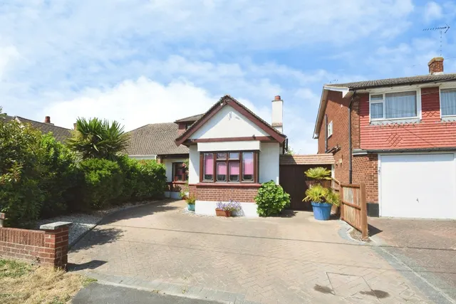 Sutton Court Drive, Rochford, Essex, SS4, photo 1
