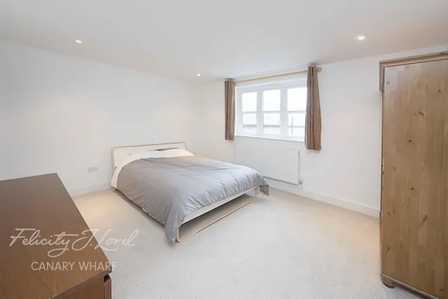 Ardennes House, E16, photo 2