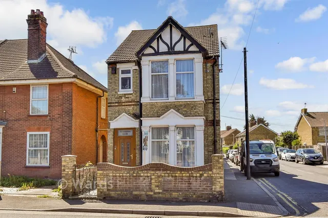 High Street, Sheerness, ME12, photo 1