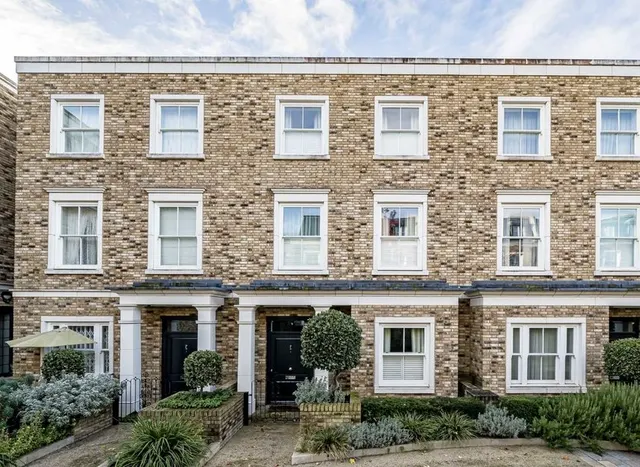 Palladian Gardens, Chiswick, W4, photo 1