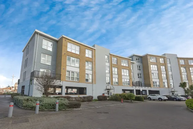 Admirals Way, Gravesend, DA12, photo 1