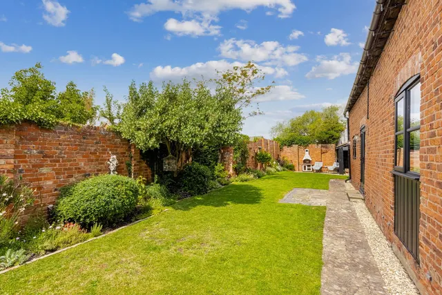 Wainlode Lane, Norton, GL2, photo 3