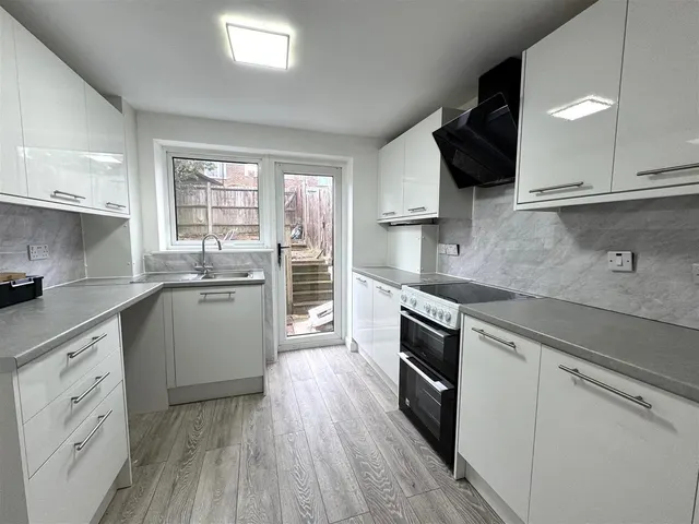 Sundridge Drive, Chatham, Kent ME5 8HG, photo 1