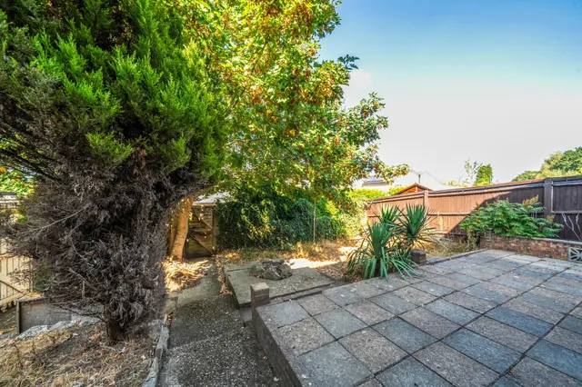 Photo 2 — Manor Fields, Liphook, GU30