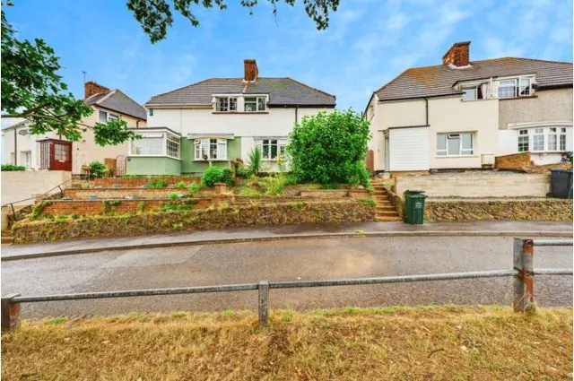 Photo 2 — Hill Rise, Dartford