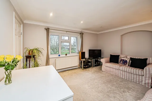 Derwent Drive, Slough, SL1, photo 3