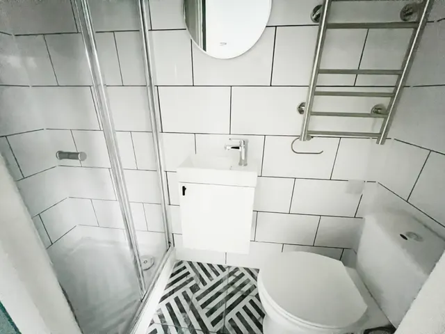 Room 4, Church Road, photo 1