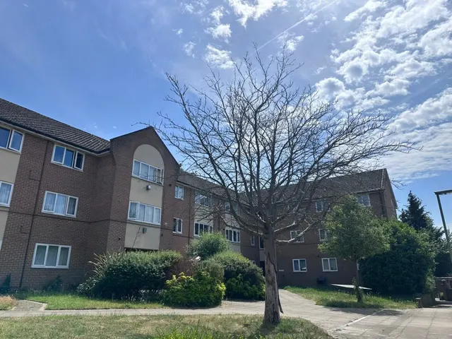 Mulgrave Way, Knaphill, Woking, photo 1