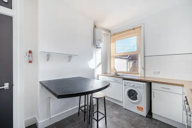 Photo 3 — Felixstowe Road, Kensal Green, London, NW10