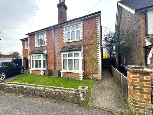 St. James's Place, Cranleigh, GU6, photo 1