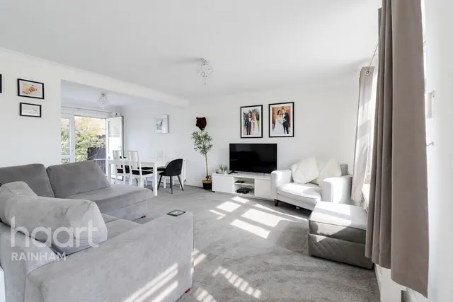 Parsonage Road, Rainham, RM13, photo 2