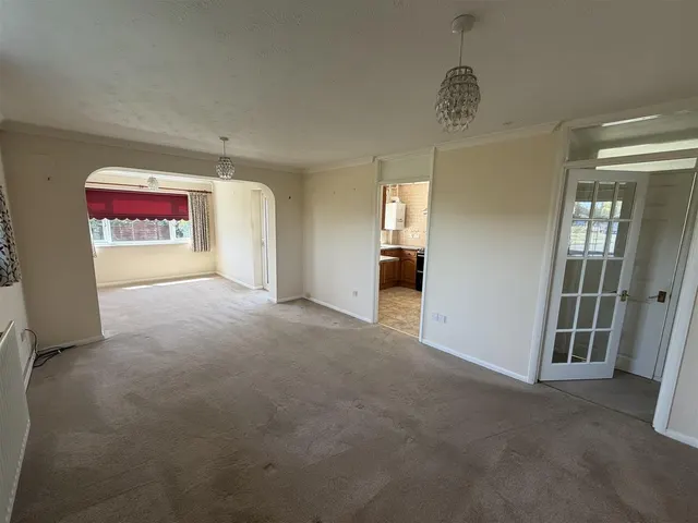 Photo 3 — Avondale Gardens, Gillingham, Dorset SP8 4RW