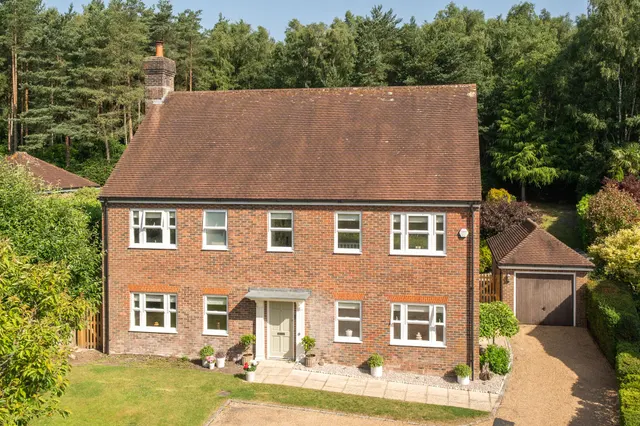 Hurst Park, Midhurst, GU29, photo 2