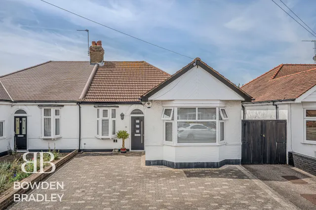 Kelston Road, Barkingside, IG6, photo 1