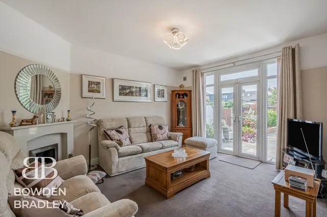 Photo 2 — Kelston Road, Barkingside, IG6