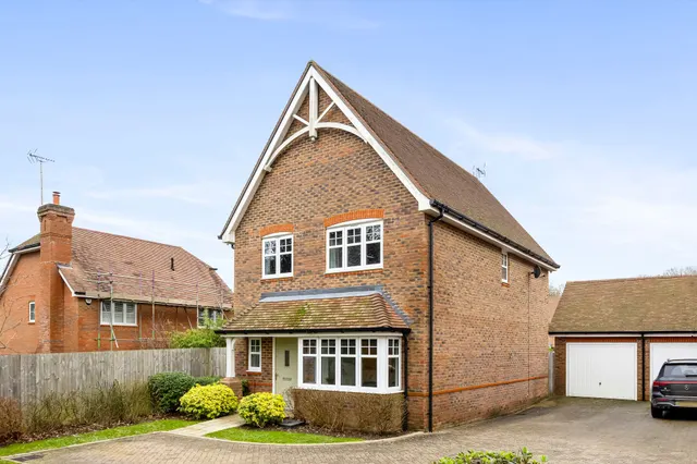 Mill Rose Way, Burgess Hill, RH15, photo 1