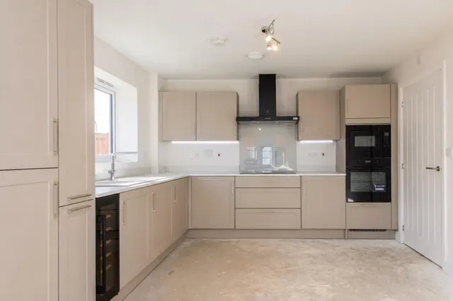 Litchfield Drive, Higham Ferrers, photo 2