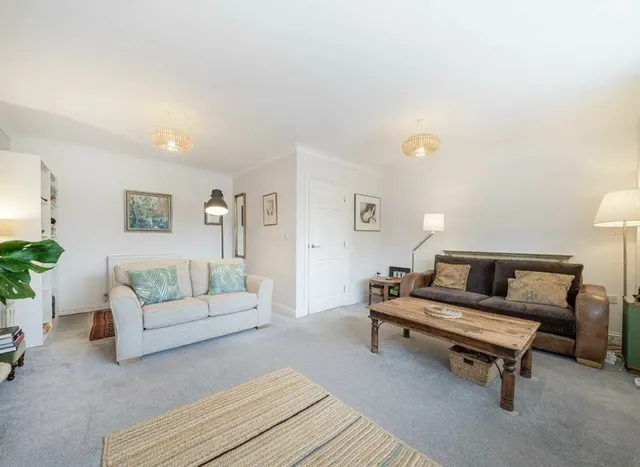 Heritage Close, Sunbury-On-Thames, TW16, photo 3
