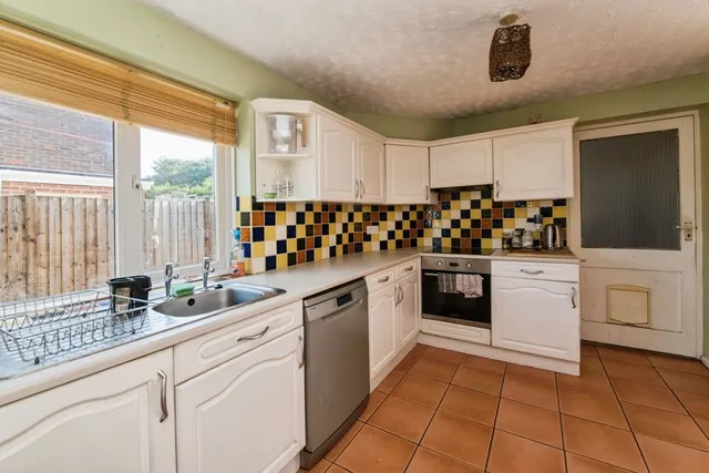 Cunningham Avenue, Axminster, EX13, photo 2