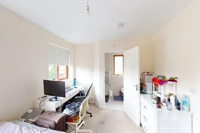 Commonwealth Drive, Crawley, RH10, photo 2