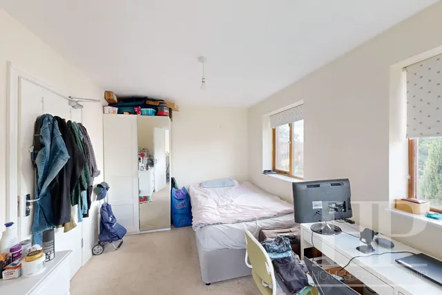 Commonwealth Drive, Crawley, RH10, photo 1