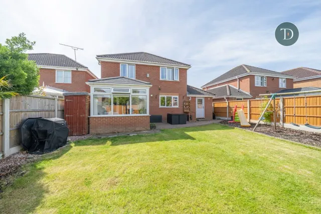 Photo 2 — Islay Close, Stanney Oaks, CH65 9LS