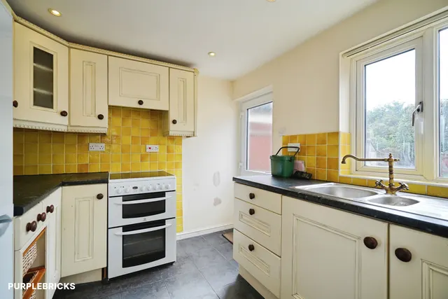 High Street, Newhall, DE11, photo 1