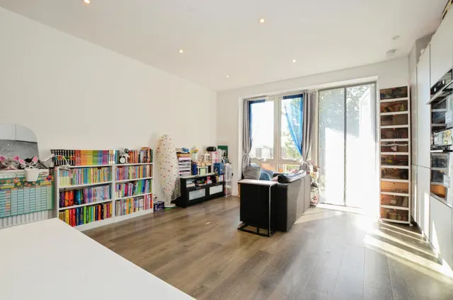 Oxhey Drive, Watford, WD19, photo 1