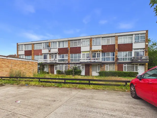 Clive Court, Slough, photo 1