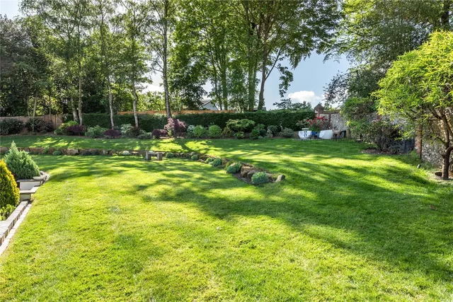 Broomfield Park, Westcott, RH4, photo 3