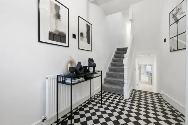 Loughton, IG10, photo 2
