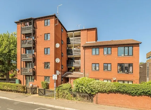 Tithe Barn Close, Kingston Upon Thames, KT2, photo 1