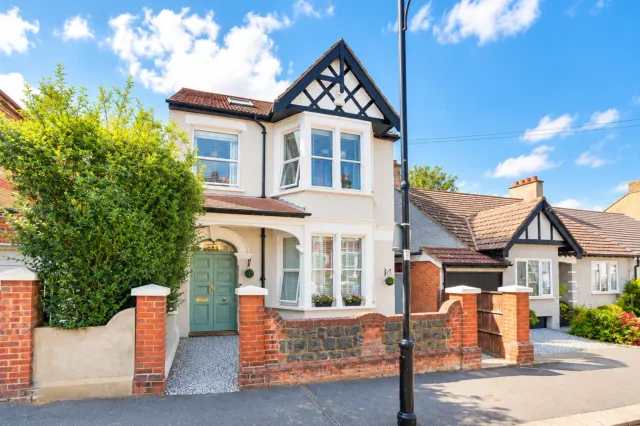 Photo 3 — Silverdale Avenue, Westcliff-on-sea, SS0