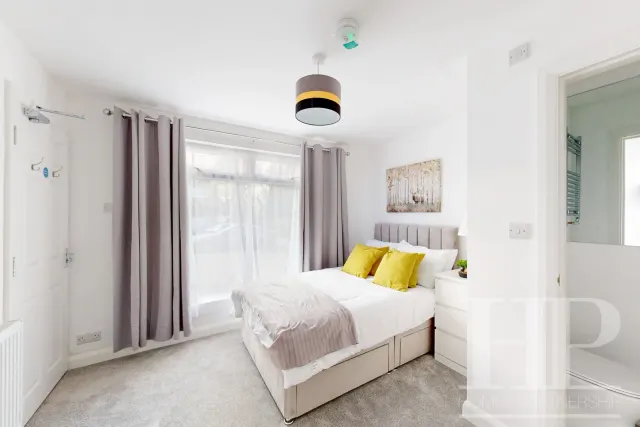 Borrowdale, Southgate, RH11, photo 1