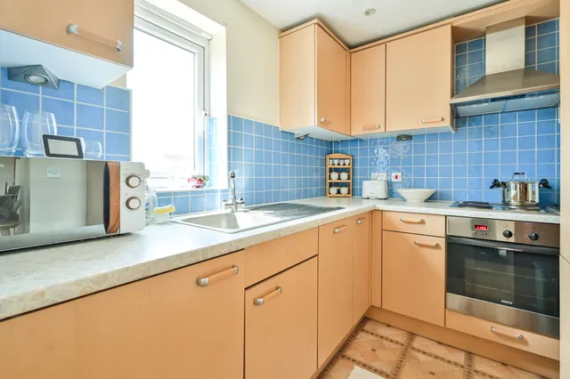 Photo 3 — Flat 22, 60 St Georges Way, London