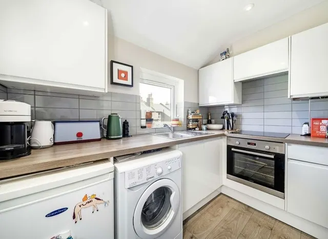Photo 3 — Tyrrell Road, East Dulwich, SE22