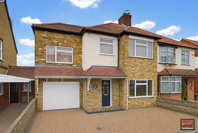 Rosefield Road, Staines-upon-Thames, TW18, photo 1