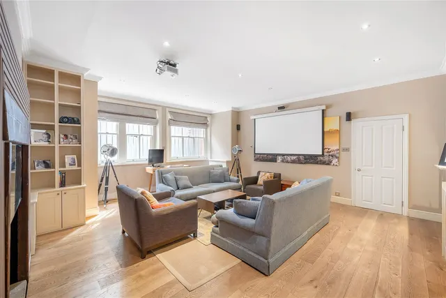 Roland Gardens, South Kensington, SW7, photo 1