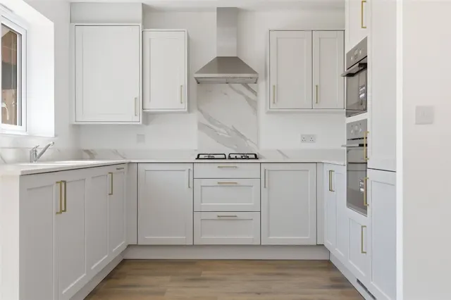 with 4 bedrooms in Saffron Walden, CB11, photo 2