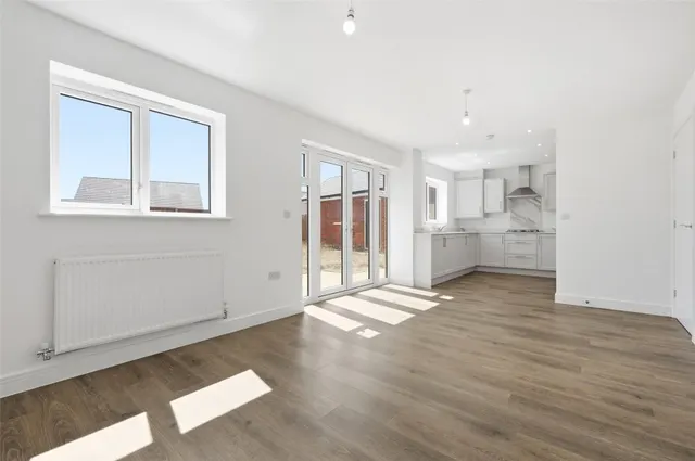 with 4 bedrooms in Saffron Walden, CB11, photo 3