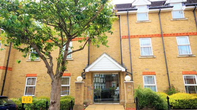 Collins Court, Lower Park Road, Loughton, photo 1