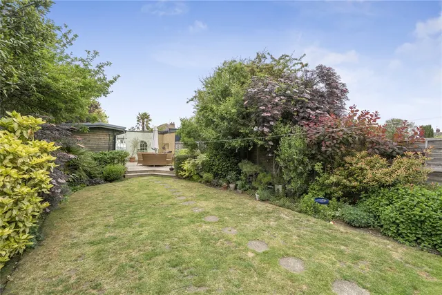 Balmoral Crescent, West Molesey, KT8, photo 3
