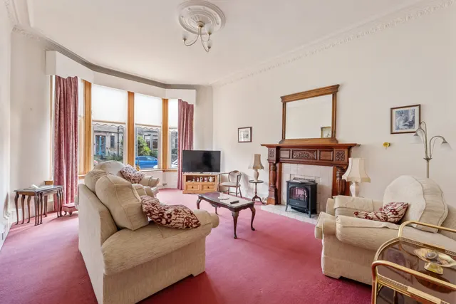 Photo 2 — Main Door Flat, 42 Dinmont Road, Shawlands, G41 3UL