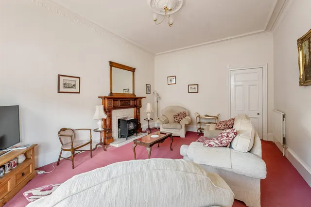 Photo 3 — Main Door Flat, 42 Dinmont Road, Shawlands, G41 3UL