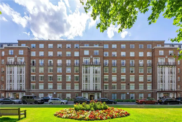Eyre Court, Finchley Road, St John's Wood, London, NW8, photo 1